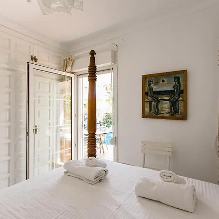 Authentic 3 Bedroom With Pool