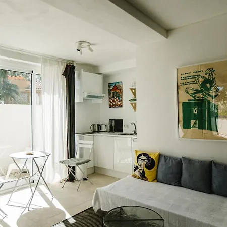 Authentic 3 Bedroom With Pool *