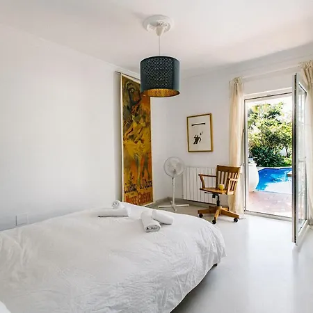 Authentic 3 Bedroom With Pool
